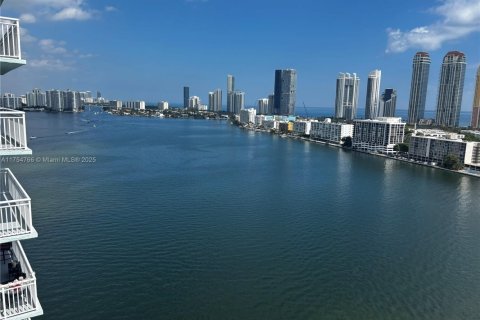 Condo in Sunny Isles Beach, Florida, 2 bedrooms  № 1939357 - photo 13