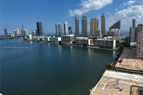 Condo in Sunny Isles Beach, Florida, 2 bedrooms  № 1939357 - photo 12