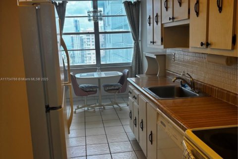 Condo in Sunny Isles Beach, Florida, 2 bedrooms  № 1939357 - photo 9