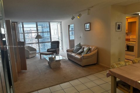 Condo in Sunny Isles Beach, Florida, 2 bedrooms  № 1939357 - photo 2