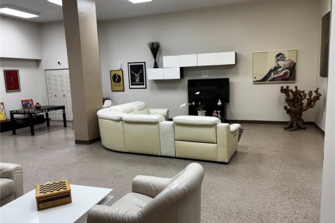 Condo in Sunny Isles Beach, Florida, 2 bedrooms  № 1939357 - photo 20