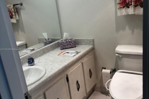 Condo in Sunny Isles Beach, Florida, 2 bedrooms  № 1939357 - photo 16