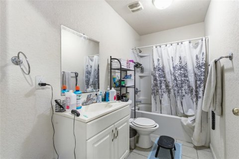 House in Tampa, Florida 3 bedrooms, 109.25 sq.m. № 2215094 - photo 24