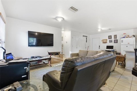 House in Tampa, Florida 3 bedrooms, 109.25 sq.m. № 2215094 - photo 6
