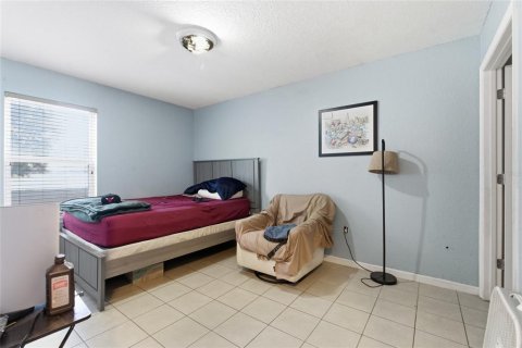 House in Tampa, Florida 3 bedrooms, 109.25 sq.m. № 2215094 - photo 19