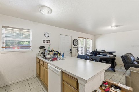 House in Tampa, Florida 3 bedrooms, 109.25 sq.m. № 2215094 - photo 13