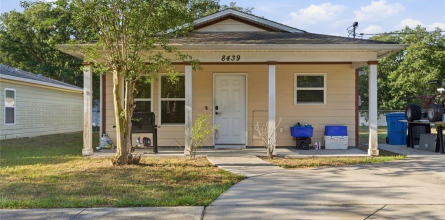 House in Tampa, Florida 3 bedrooms, 109.25 sq.m. № 2215094