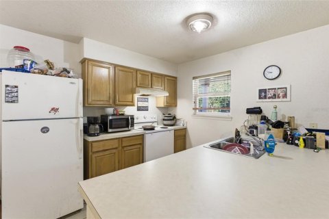 House in Tampa, Florida 3 bedrooms, 109.25 sq.m. № 2215094 - photo 8