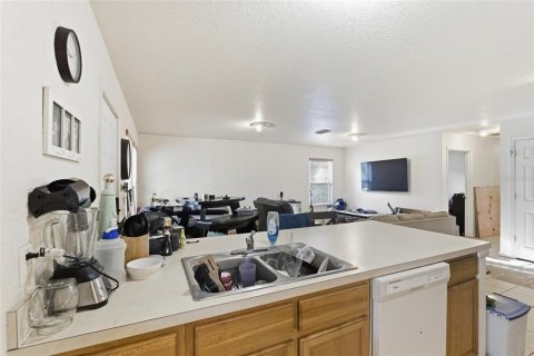 House in Tampa, Florida 3 bedrooms, 109.25 sq.m. № 2215094 - photo 12