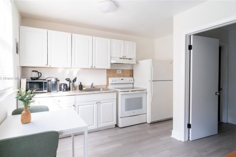 Propiedad comercial en venta en Miami, Florida, 201.13 m2 № 1948753 - foto 4