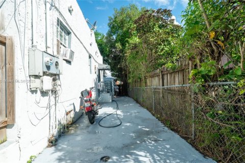 Propiedad comercial en venta en Miami, Florida, 201.13 m2 № 1948753 - foto 16