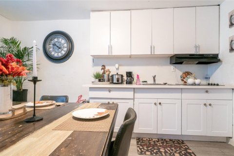 Propiedad comercial en venta en Miami, Florida, 201.13 m2 № 1948753 - foto 20