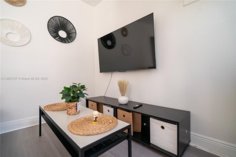 Propiedad comercial en venta en Miami, Florida, 201.13 m2 № 1948753 - foto 11