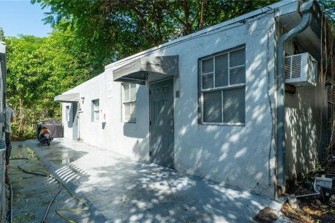 Propiedad comercial en venta en Miami, Florida, 201.13 m2 № 1948753 - foto 13