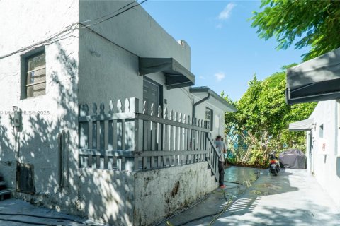 Propiedad comercial en venta en Miami, Florida, 201.13 m2 № 1948753 - foto 14