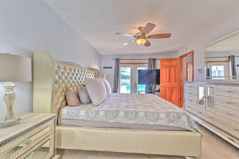 House in Plant City, Florida 4 bedrooms, 251.58 sq.m. № 1666494 - photo 29