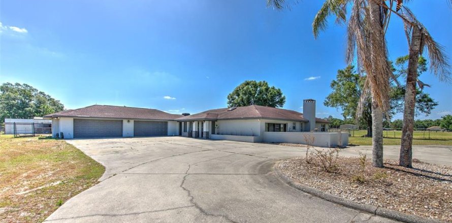 House in Plant City, Florida 4 bedrooms, 251.58 sq.m. № 1666494