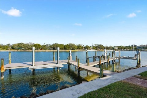 House in Sarasota, Florida 4 bedrooms, 541.25 sq.m. № 2422719 - photo 8