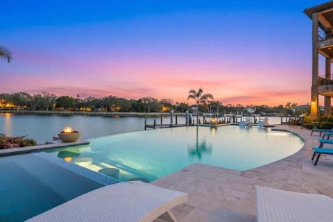 House in Sarasota, Florida 4 bedrooms, 541.25 sq.m. № 2422719 - photo 6