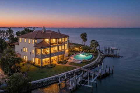 House in Sarasota, Florida 4 bedrooms, 541.25 sq.m. № 2422719