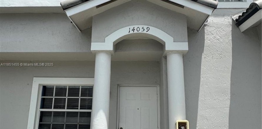 Таунхаус в Майами, Флорида 3 спальни, 106.84м2 № 1872128