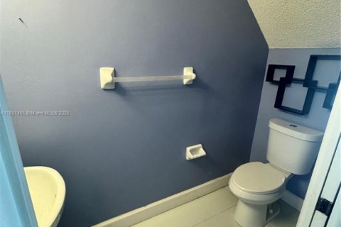 Снять в аренду таунхаус в Майами, Флорида 3 спальни, 106.84м2, № 1872128 - фото 12