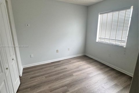 Снять в аренду таунхаус в Майами, Флорида 3 спальни, 106.84м2, № 1872128 - фото 24