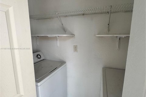 Снять в аренду таунхаус в Майами, Флорида 3 спальни, 106.84м2, № 1872128 - фото 27