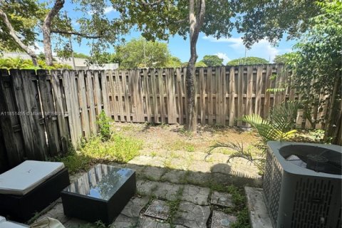 Снять в аренду таунхаус в Майами, Флорида 3 спальни, 106.84м2, № 1872128 - фото 15