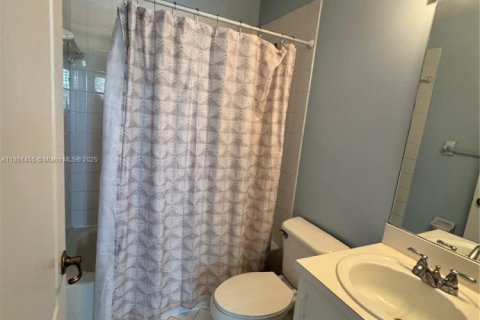 Снять в аренду таунхаус в Майами, Флорида 3 спальни, 106.84м2, № 1872128 - фото 17