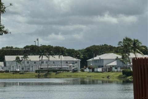 Снять в аренду таунхаус в Майами, Флорида 3 спальни, 106.84м2, № 1872128 - фото 29