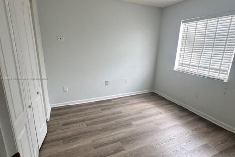 Снять в аренду таунхаус в Майами, Флорида 3 спальни, 106.84м2, № 1872128 - фото 26