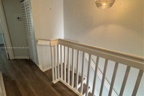 Снять в аренду таунхаус в Майами, Флорида 3 спальни, 106.84м2, № 1872128 - фото 9