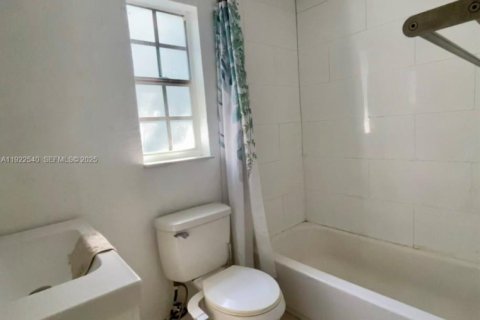 Casa en alquiler en Miami, Florida, 2 dormitorios, 189.89 m2 № 1976470 - foto 8