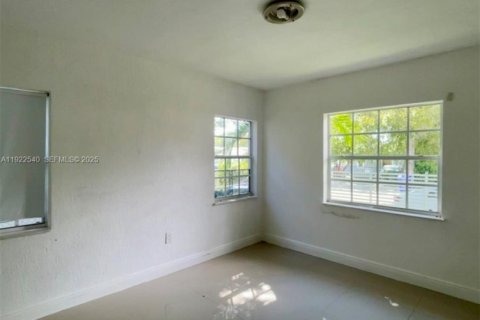 Casa en alquiler en Miami, Florida, 2 dormitorios, 189.89 m2 № 1976470 - foto 6