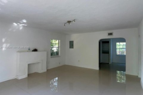 Casa en alquiler en Miami, Florida, 2 dormitorios, 189.89 m2 № 1976470 - foto 3