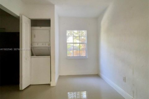 Casa en alquiler en Miami, Florida, 2 dormitorios, 189.89 m2 № 1976470 - foto 5