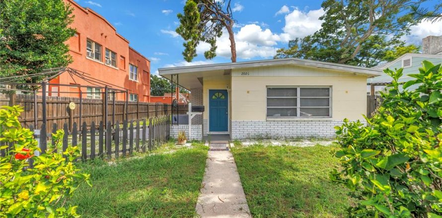 Villa ou maison à Saint Petersburg, Floride 3 chambres, 95.32 m2 № 1857686