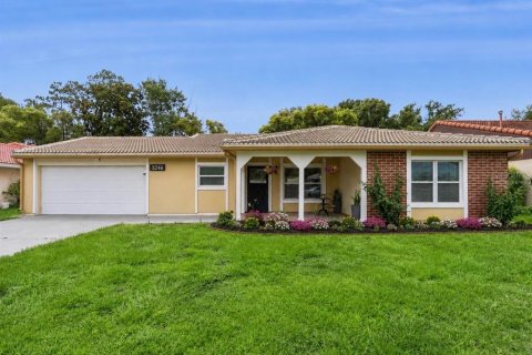 House in Orlando, Florida 2 bedrooms, 144.37 sq.m. № 2133196