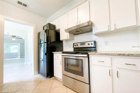 Casa en alquiler en Tampa, Florida, 2 dormitorios, 98.76 m2 № 1840641 - foto 2