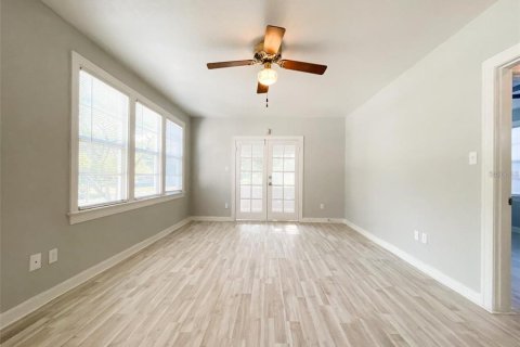 Casa en alquiler en Tampa, Florida, 2 dormitorios, 98.76 m2 № 1840641 - foto 9