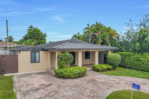 Casa en venta en Miami, Florida, 3 dormitorios, 169.08 m2 № 1965616 - foto 4