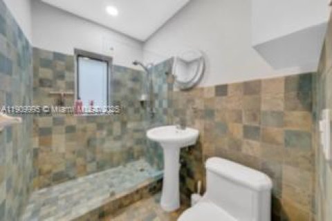 Casa en venta en Miami, Florida, 3 dormitorios, 169.08 m2 № 1965616 - foto 26