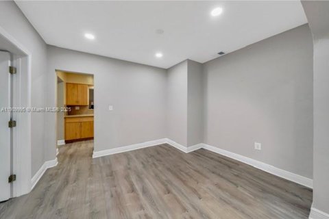 Casa en venta en Miami, Florida, 3 dormitorios, 169.08 m2 № 1965616 - foto 13