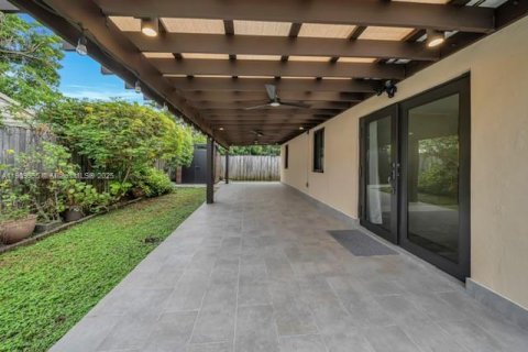 Casa en venta en Miami, Florida, 3 dormitorios, 169.08 m2 № 1965616 - foto 30