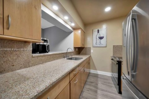 Casa en venta en Miami, Florida, 3 dormitorios, 169.08 m2 № 1965616 - foto 14