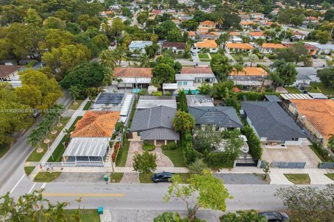Casa en venta en Miami, Florida, 3 dormitorios, 169.08 m2 № 1965616 - foto 1