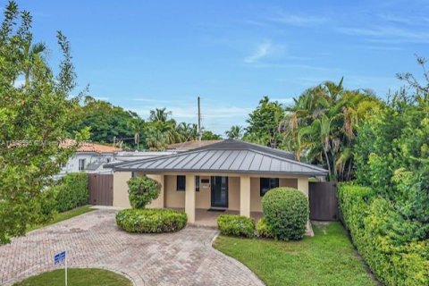 Casa en venta en Miami, Florida, 3 dormitorios, 169.08 m2 № 1965616 - foto 2