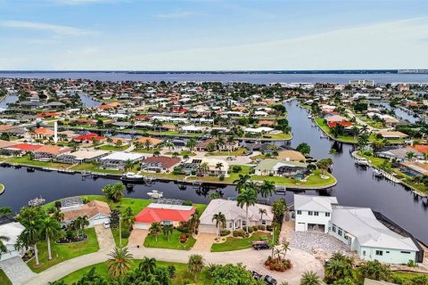 Villa ou maison à vendre à Punta Gorda, Floride: 3 chambres, 172.89 m2 № 2408519 - photo 2