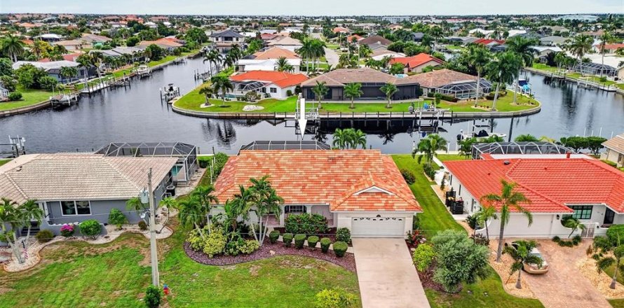 Villa ou maison à Punta Gorda, Floride 3 chambres, 172.89 m2 № 2408519